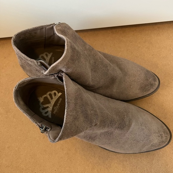 Woman’s boots - Picture 2 of 3